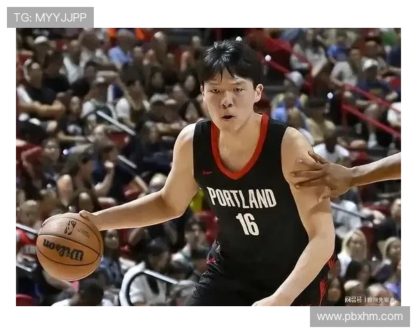 开拓者前线记者小傅期待小杨在篮球场上展现真实自我的那一天